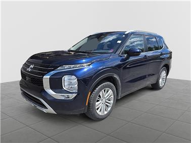 2023 Mitsubishi Outlander  SE