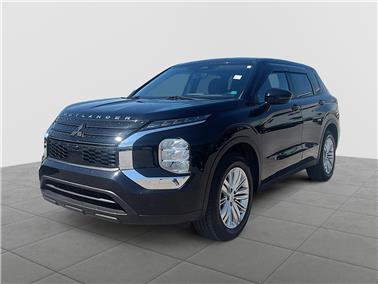 2022 Mitsubishi Outlander  ES