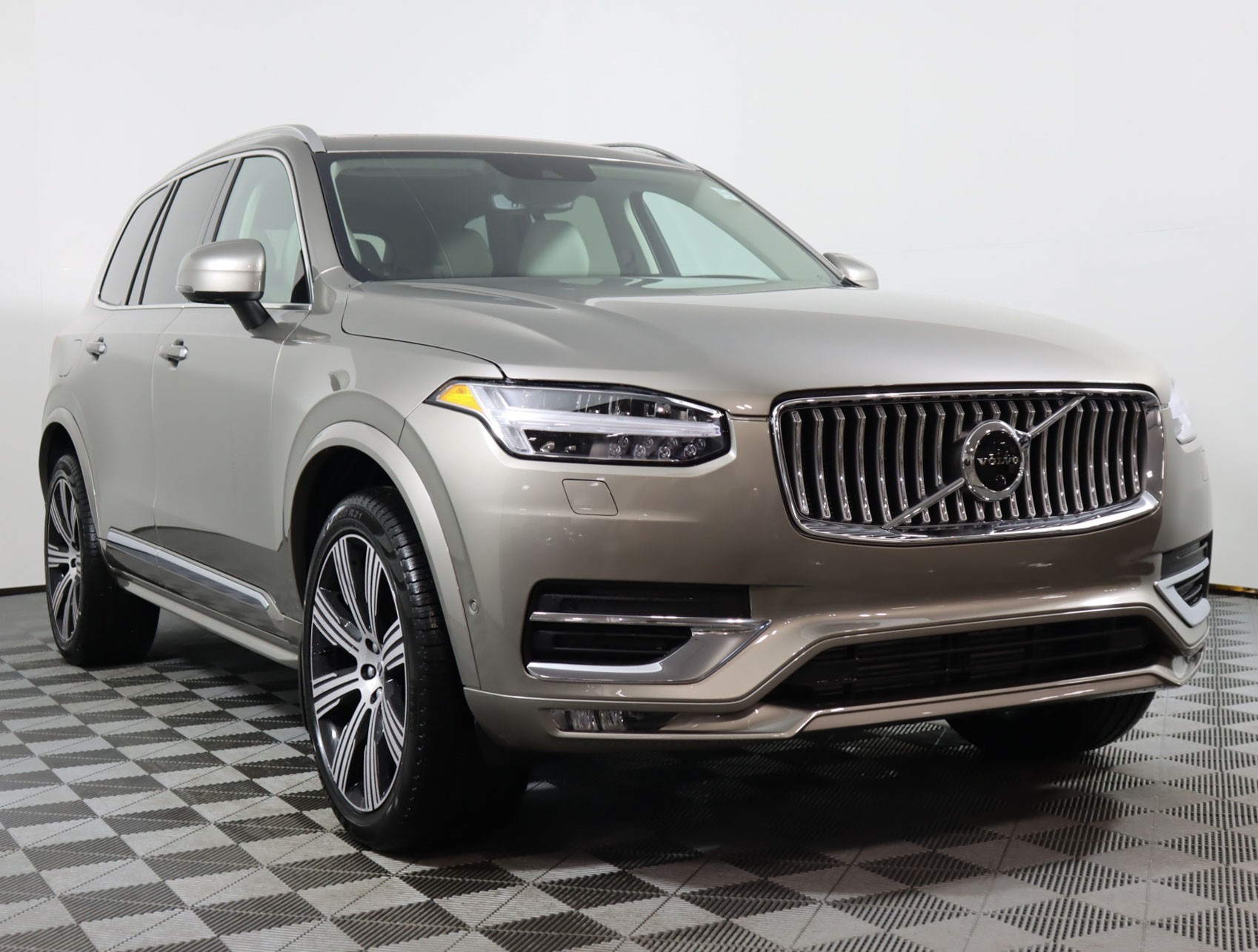 New 2021 Volvo XC90 T5 Momentum 7 Passenger Intermediate Luxury Sport ...