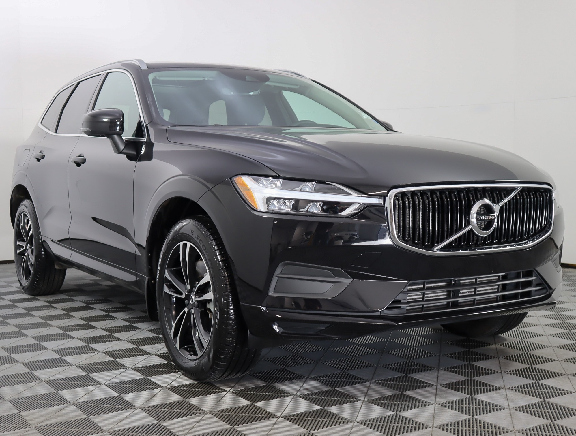 Certified Pre-Owned 2020 Volvo XC60 T6 Momentum Compact Luxury Sport ...