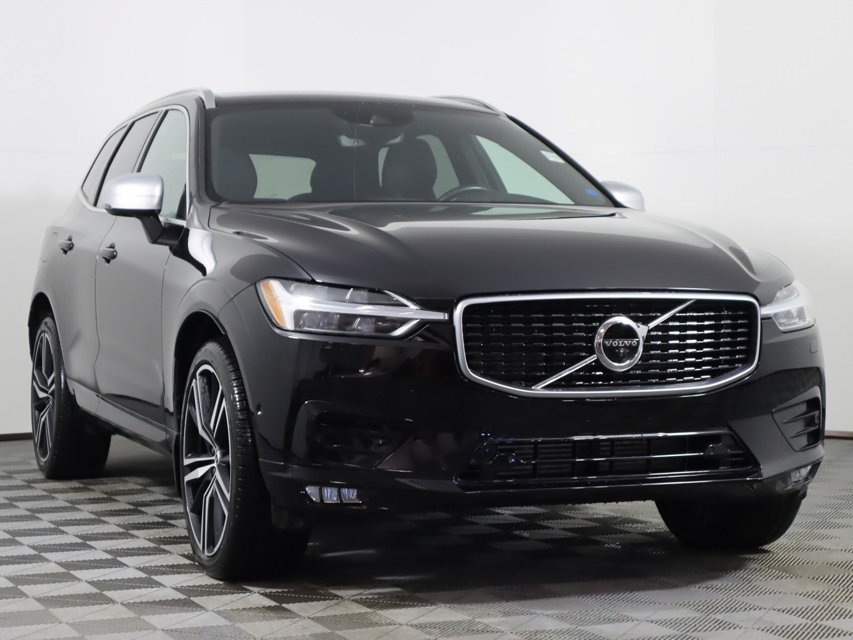 Certified Pre Owned 2019 Volvo Xc60 T6 R Design Compact Luxury Sport Utility In Fredericton 210225na Volvo Cars New Brunswick