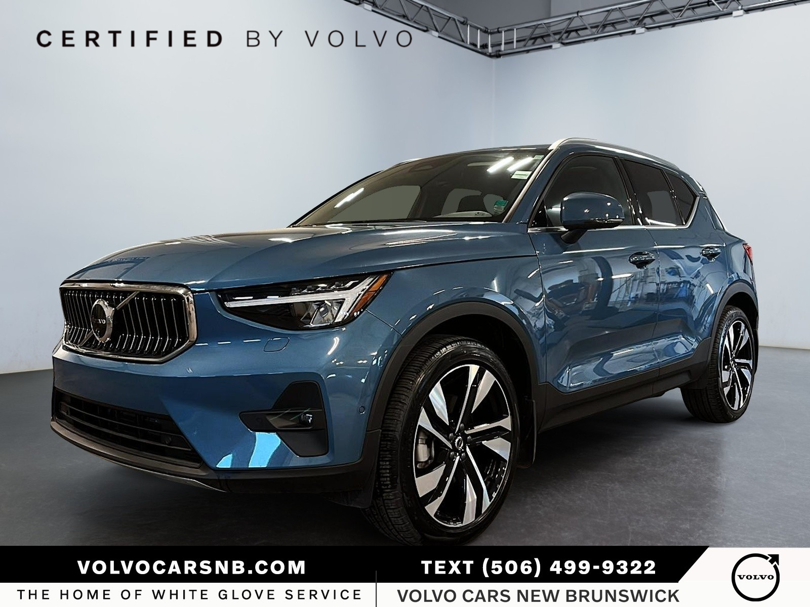 2024 Volvo XC40 B5 Plus Bright Theme