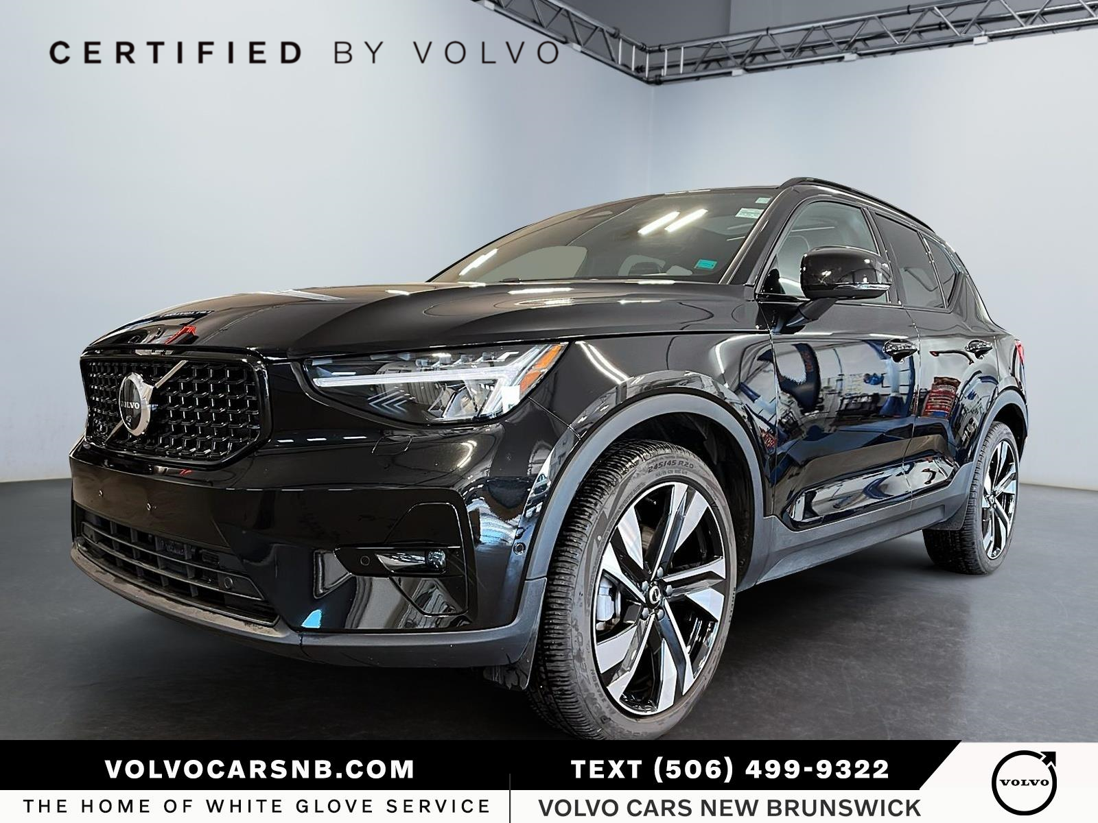 2025 Volvo XC40  B5 Plus Dark Theme