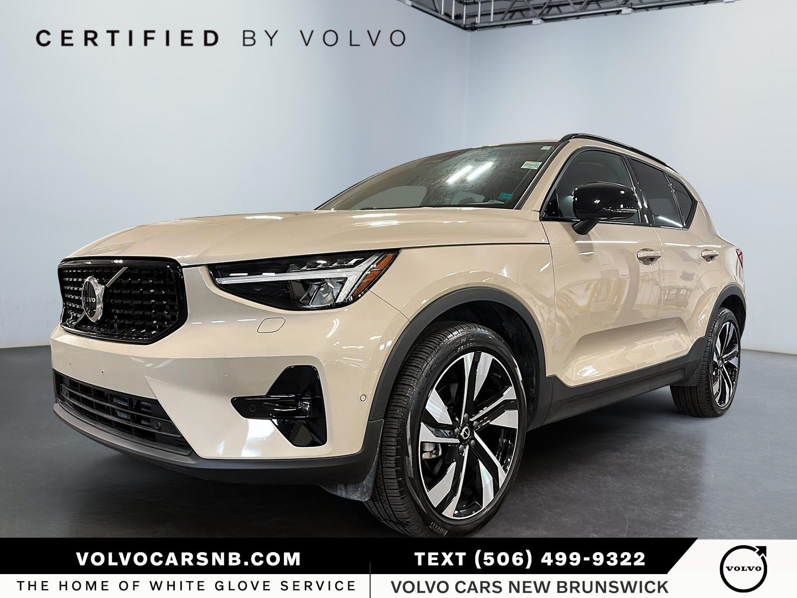 2025 Volvo XC40  B5 Plus Dark Theme
