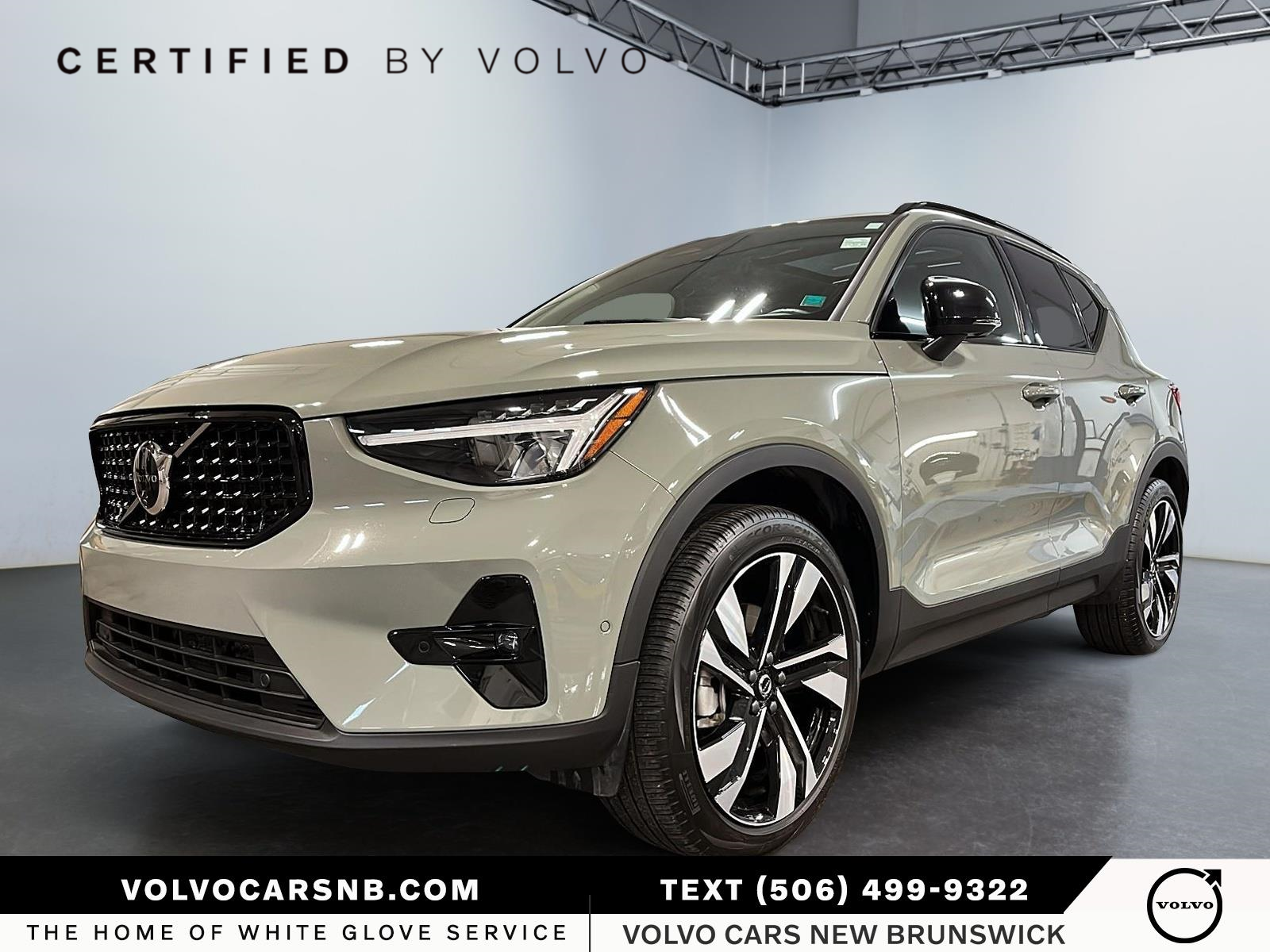 2025 Volvo XC40  B5 Plus Dark Theme