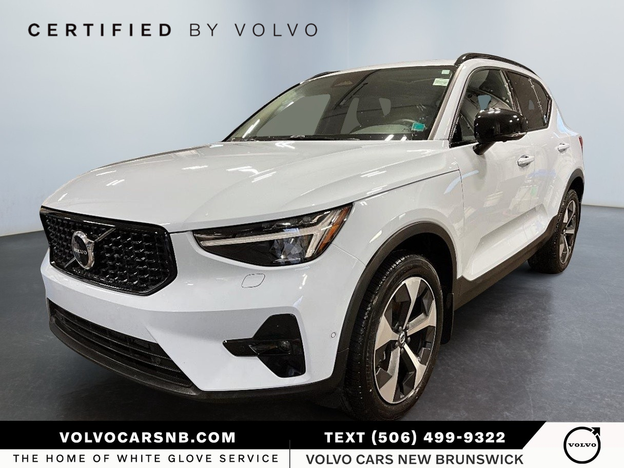 2025 Volvo XC40  B5 Plus Dark Theme