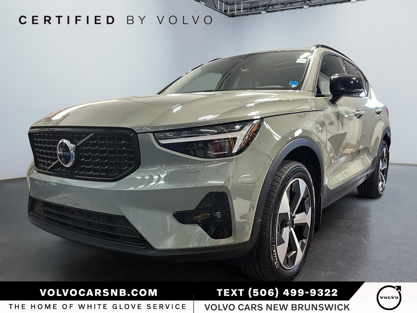 2025 Volvo XC40  B5 Plus Dark Theme