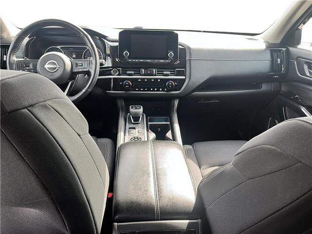 2022 Nissan Pathfinder SV