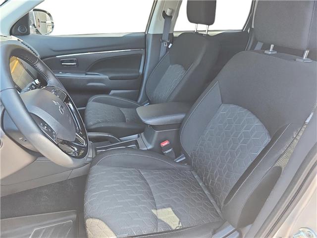 2023 Mitsubishi RVR SE