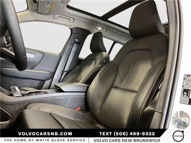 2024 Volvo XC40 B5 Plus Bright Theme
