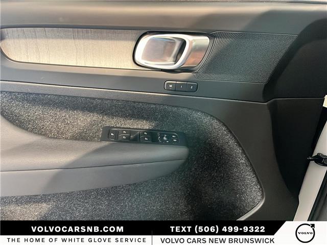 2024 Volvo XC40 B5 Plus Bright Theme