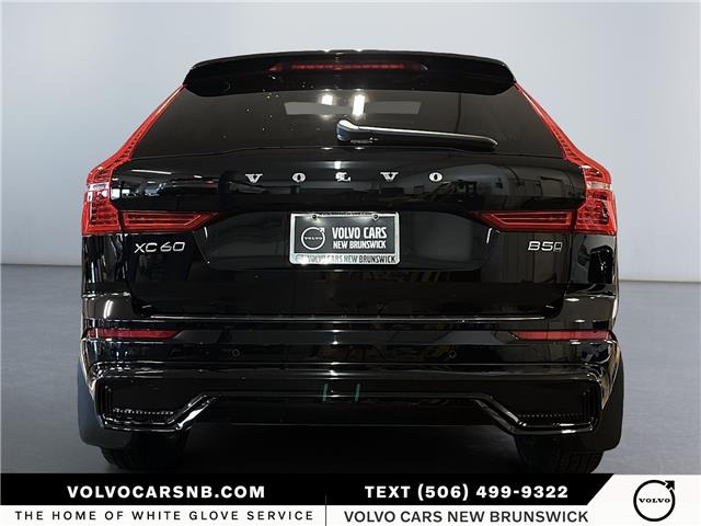 2024 Volvo XC60 B5 Core Dark Theme