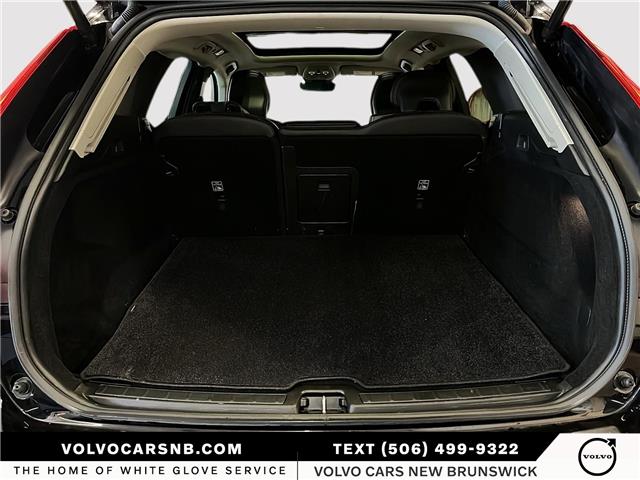 2024 Volvo XC60 B5 Core Dark Theme