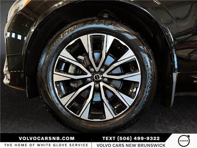 2024 Volvo XC60 B5 Core Dark Theme