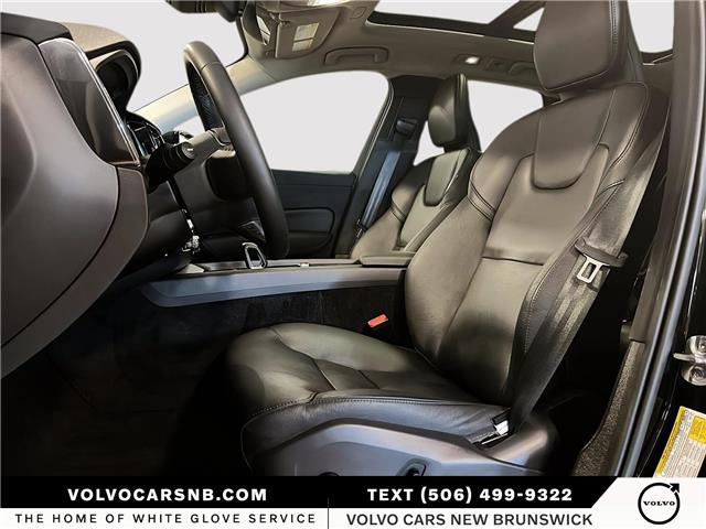 2024 Volvo XC60 B5 Core Dark Theme