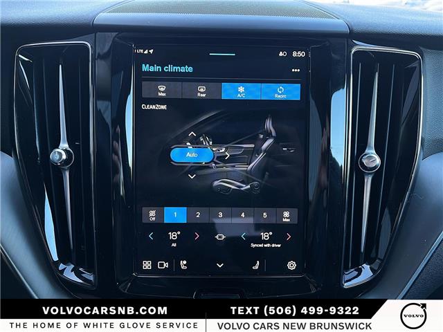 2024 Volvo XC60 B5 Core Dark Theme
