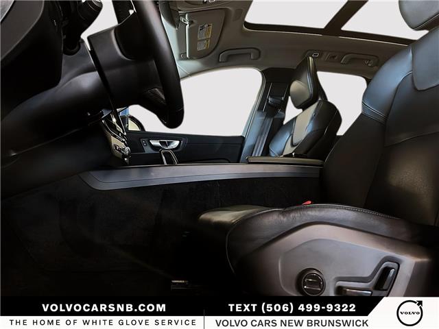 2024 Volvo XC60 B5 Core Dark Theme