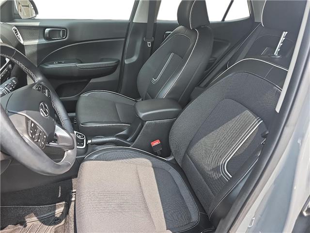 2023 Hyundai Venue Ultimate w/Black Interior (IVT)