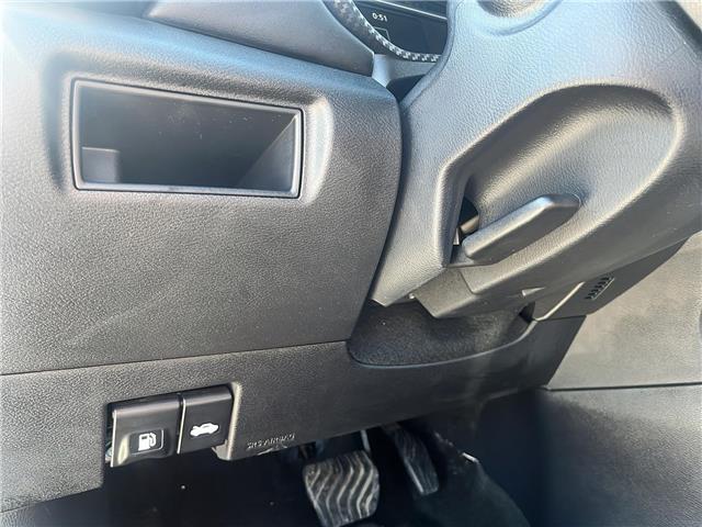 2023 Nissan Versa SR