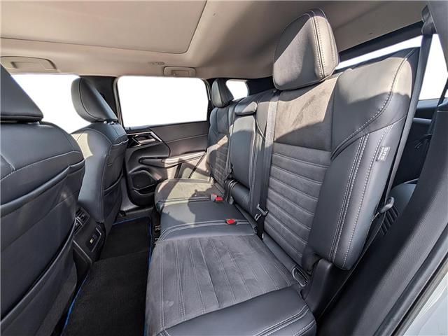 2024 Mitsubishi Outlander Plug-In Hybrid LE