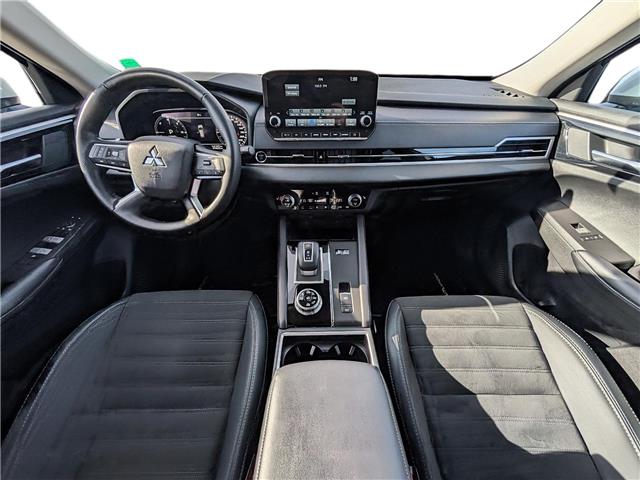 2024 Mitsubishi Outlander Plug-In Hybrid LE