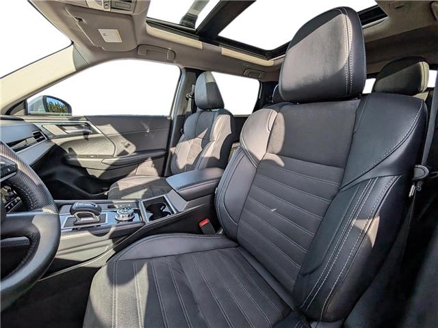 2024 Mitsubishi Outlander Plug-In Hybrid LE