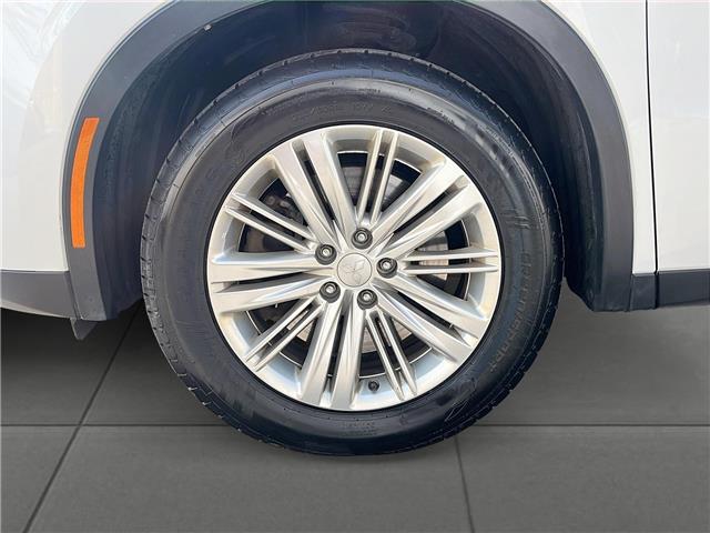 2024 Mitsubishi Outlander Plug-In Hybrid LE