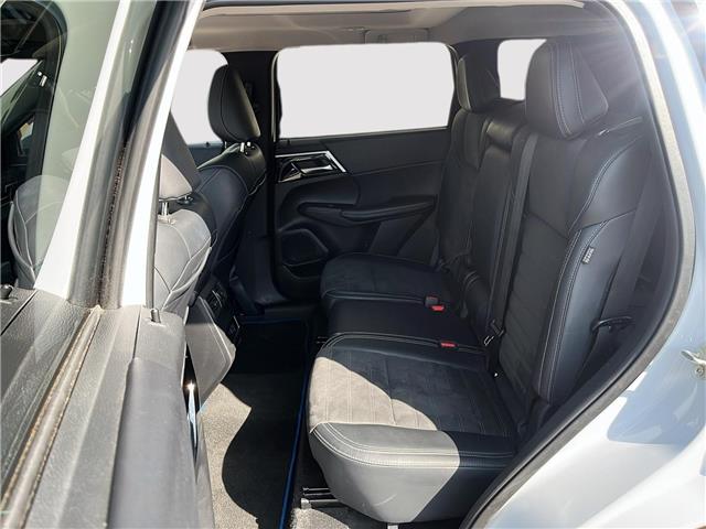 2024 Mitsubishi Outlander Plug-In Hybrid LE