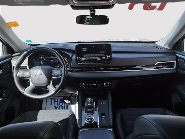 2024 Mitsubishi Outlander Plug-In Hybrid LE