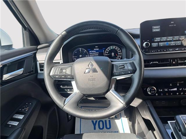 2024 Mitsubishi Outlander Plug-In Hybrid LE