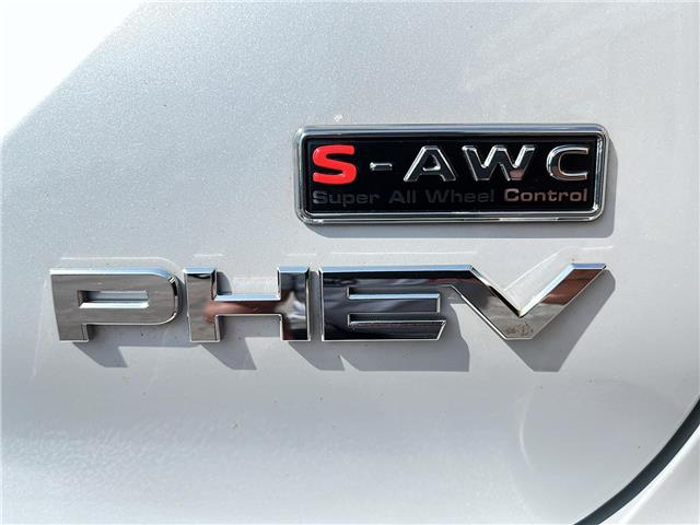 2024 Mitsubishi Outlander Plug-In Hybrid LE