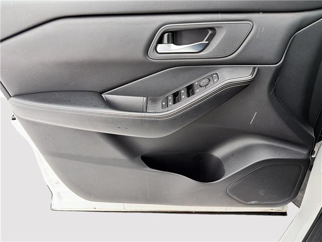 2024 Nissan Rogue SV Moonroof