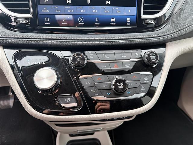 2023 Chrysler Pacifica Touring-L