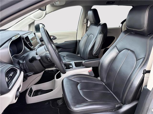 2023 Chrysler Pacifica Touring-L