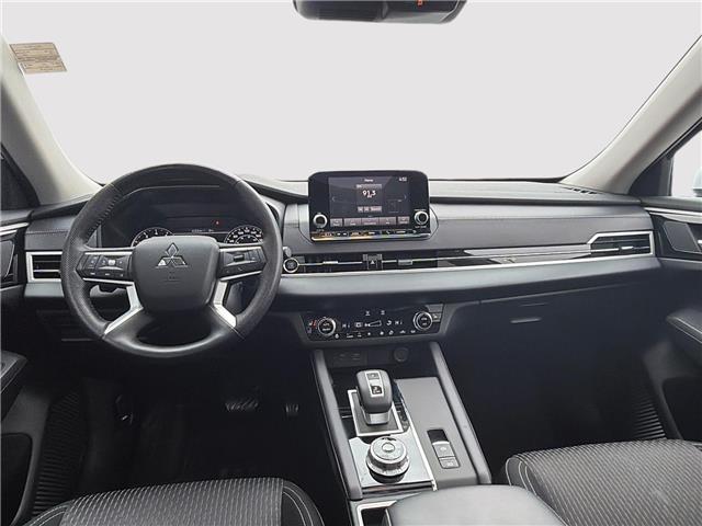 2023 Mitsubishi Outlander SE