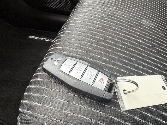 2023 Mitsubishi Outlander SE