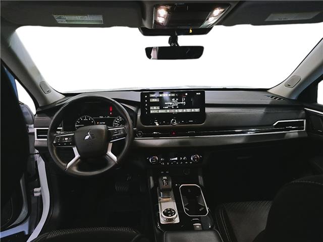 2025 Mitsubishi Outlander ES