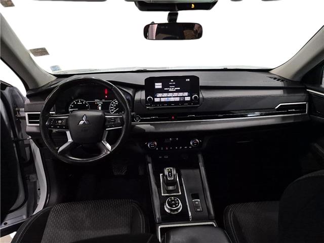 2023 Mitsubishi Outlander SE